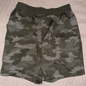 Lululemon THE Linerless Short in Green Camo 9”